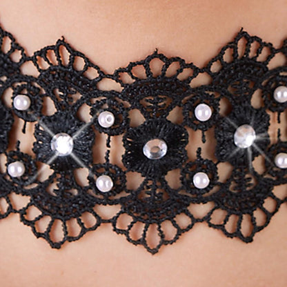 Haftowany choker Cottelli ACCESSOIRES czarny z perełkami i dżetami